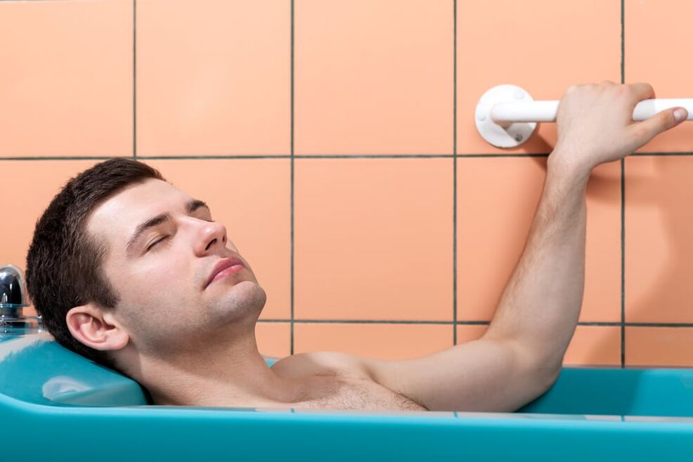 a man bathes in baking soda to enlarge his penis